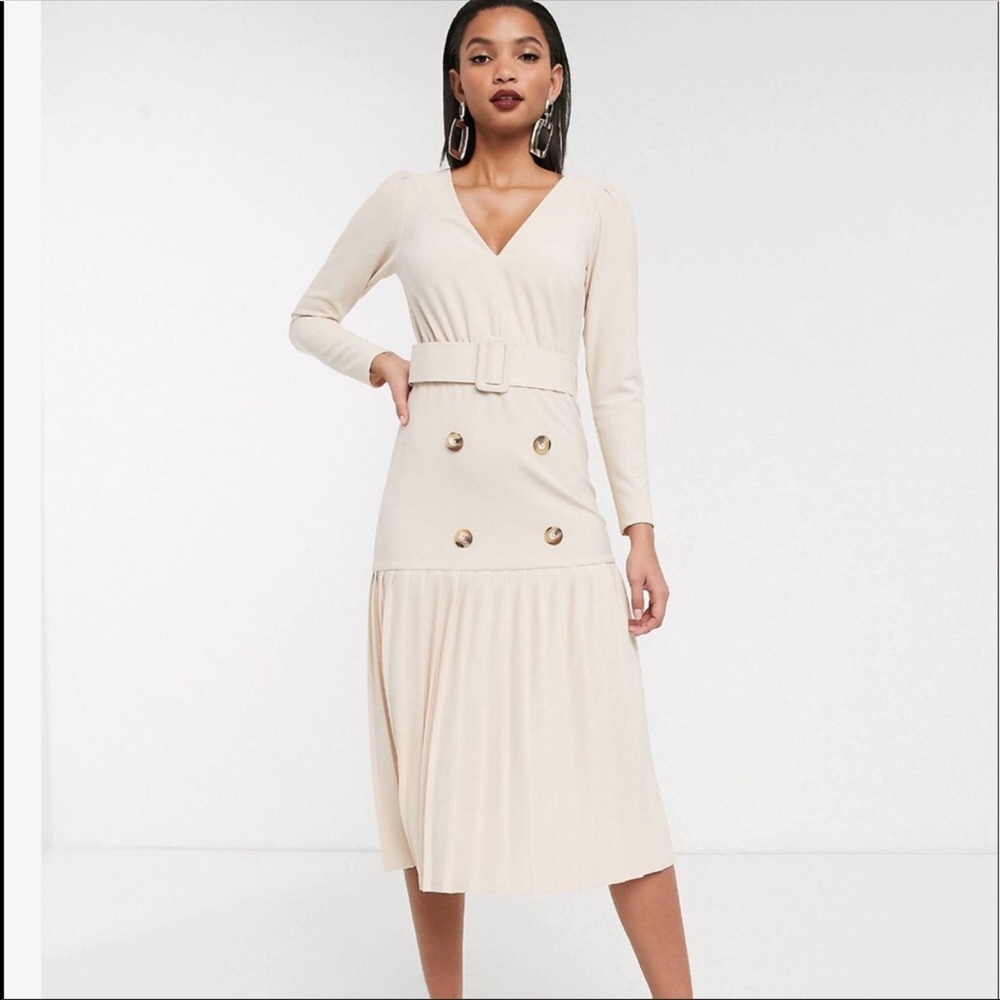 Beautiful midi pleaded cream dress